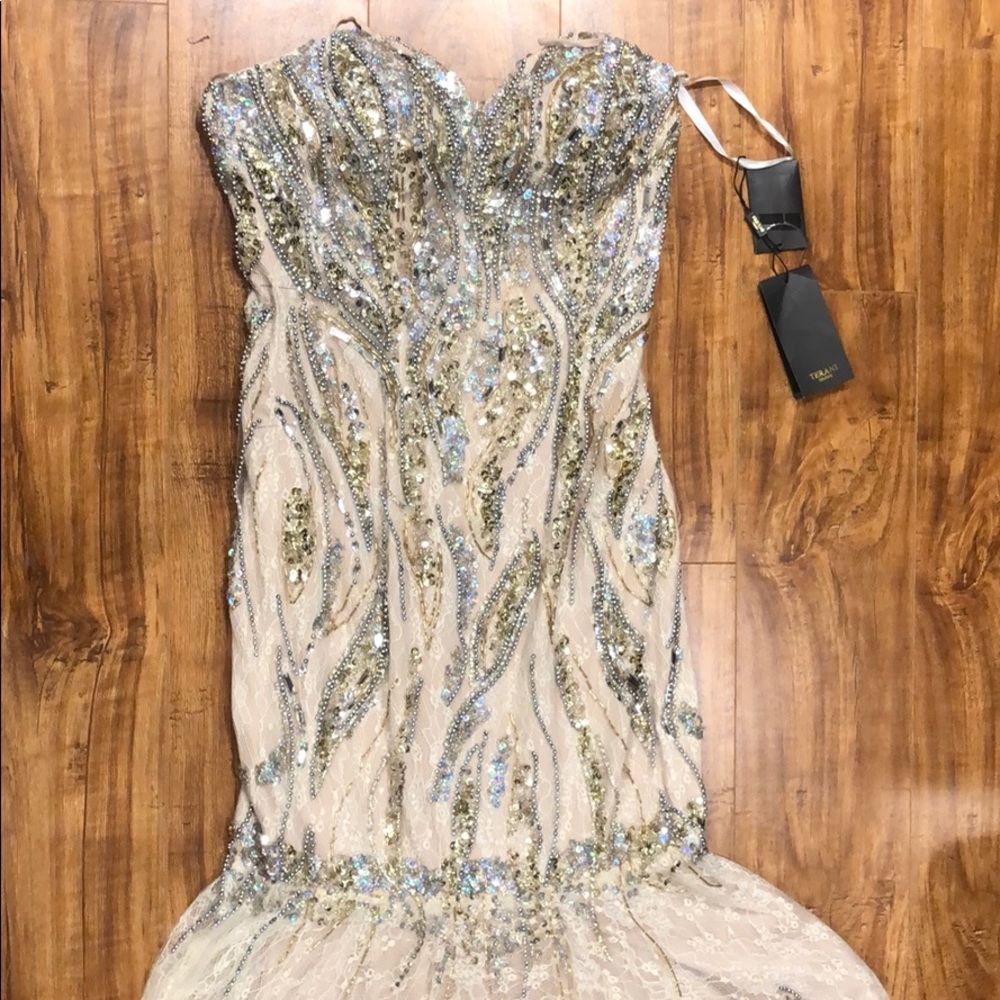 Brand new!! Terrain couture prom dress.